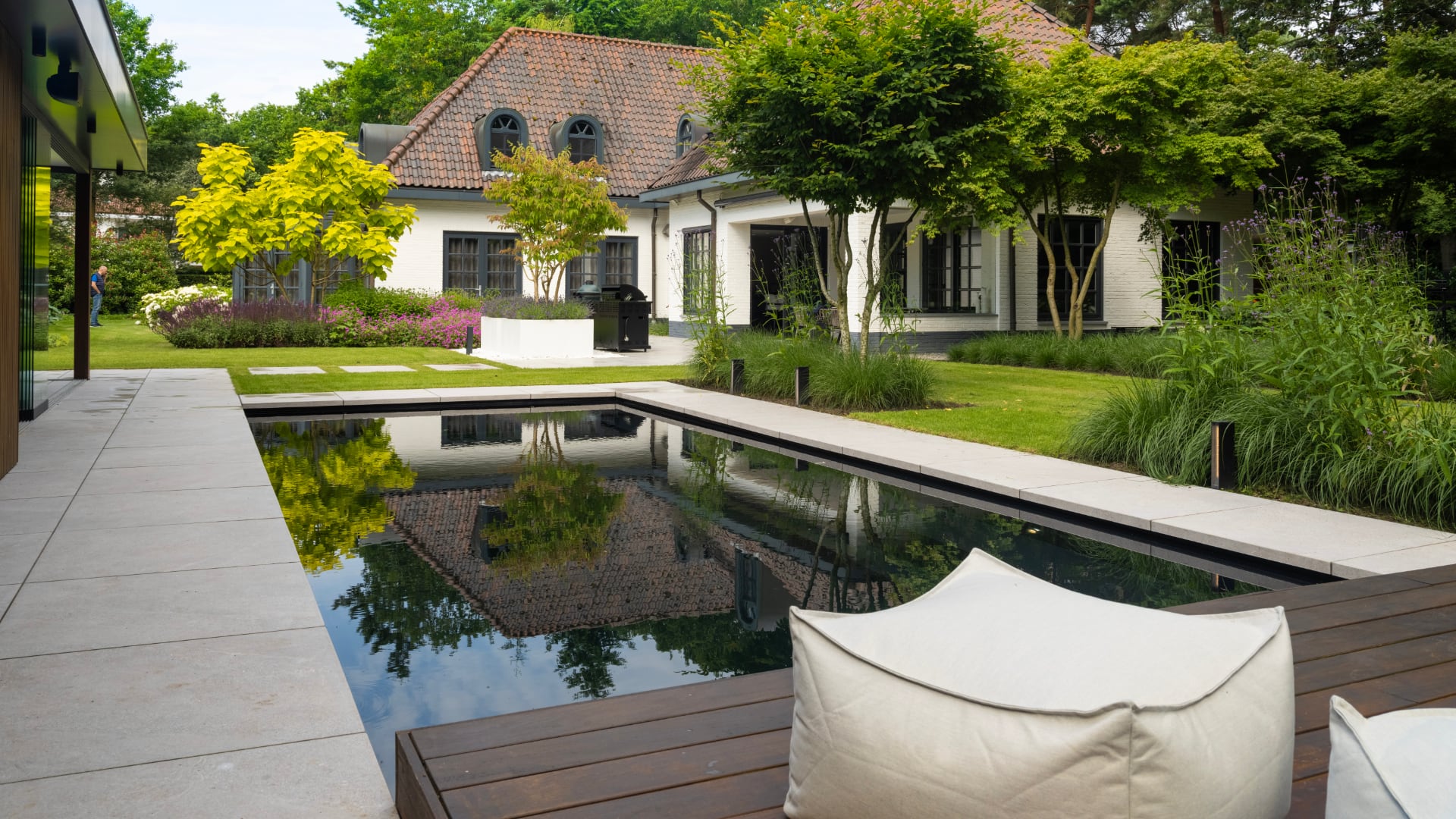 Moderne Luxe bostuin met zwembad en poolhouse