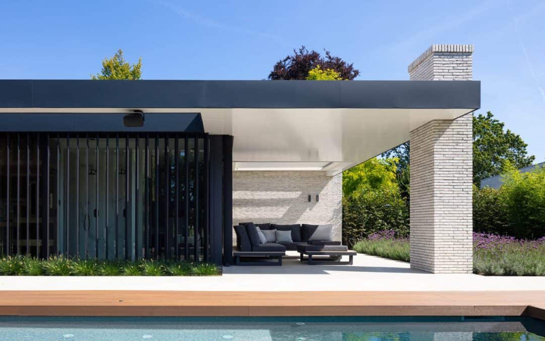 Moderne tuin bij het mooiste huis van het dorp