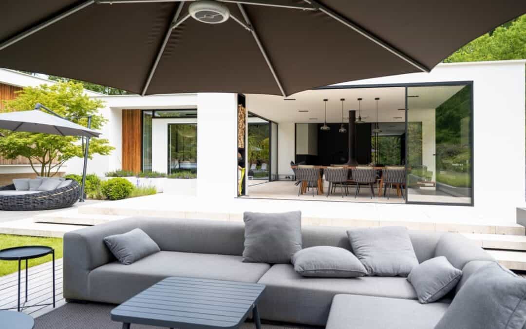 Villa in het bos met moderne tuin